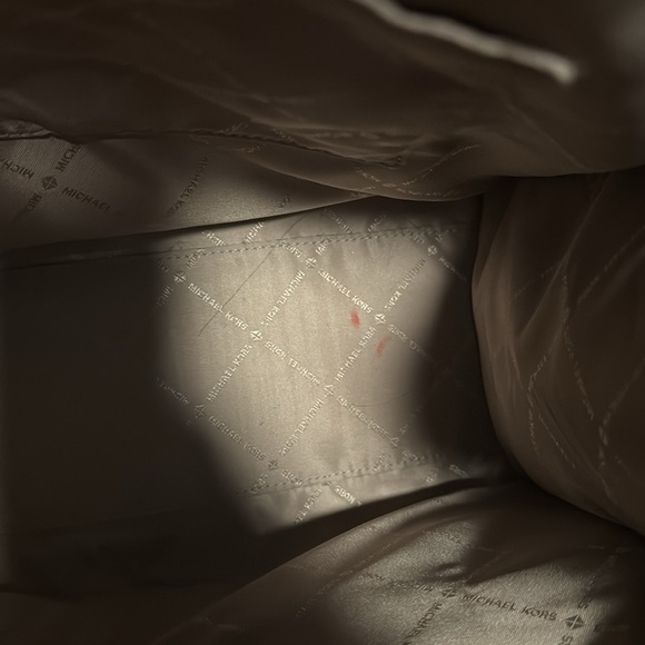 Michael Kors Kenly Large Tote - Picture 8 of 8